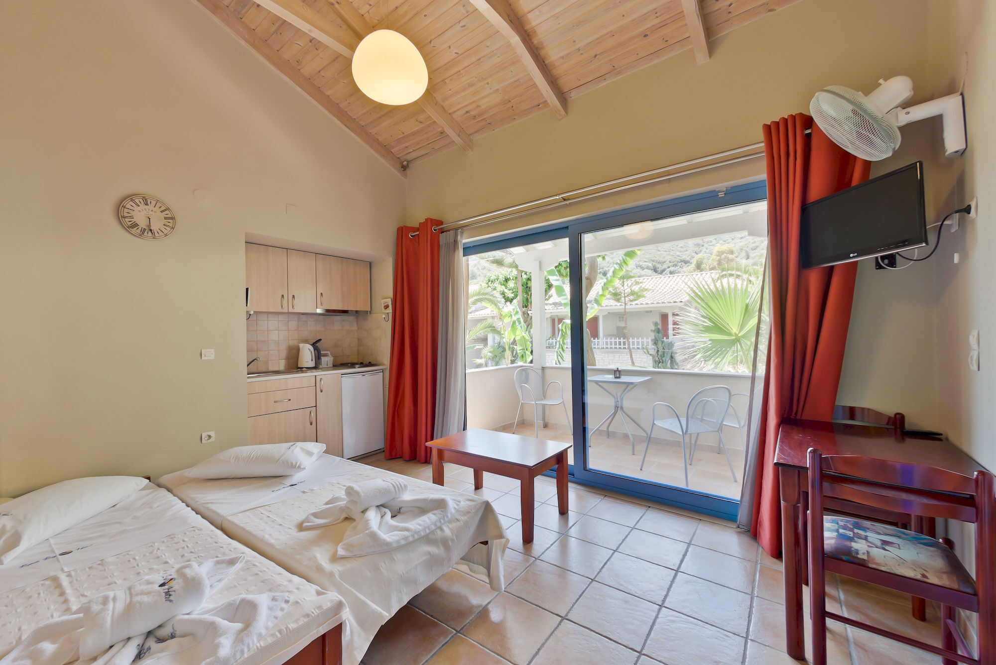 Rouda Bay Beach Hotel Mikros Gialos Exterior photo